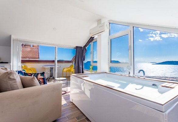 502 - Bella Seaview Jacuzzi Studio