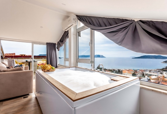 503 - Bella Seaview Jacuzzi Studio